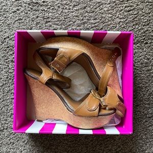 WOMEN’S WEDGES/SANDALS